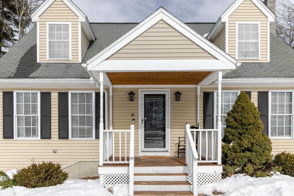 Photo of 10 Rowe Drive, Fremont, NH 03044 (MLS # 5077824)