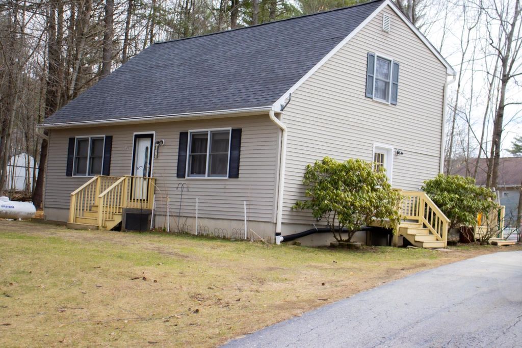 Photo of 8 Russet Drive, Pittsfield, NH 03263 (MLS # 5086263)