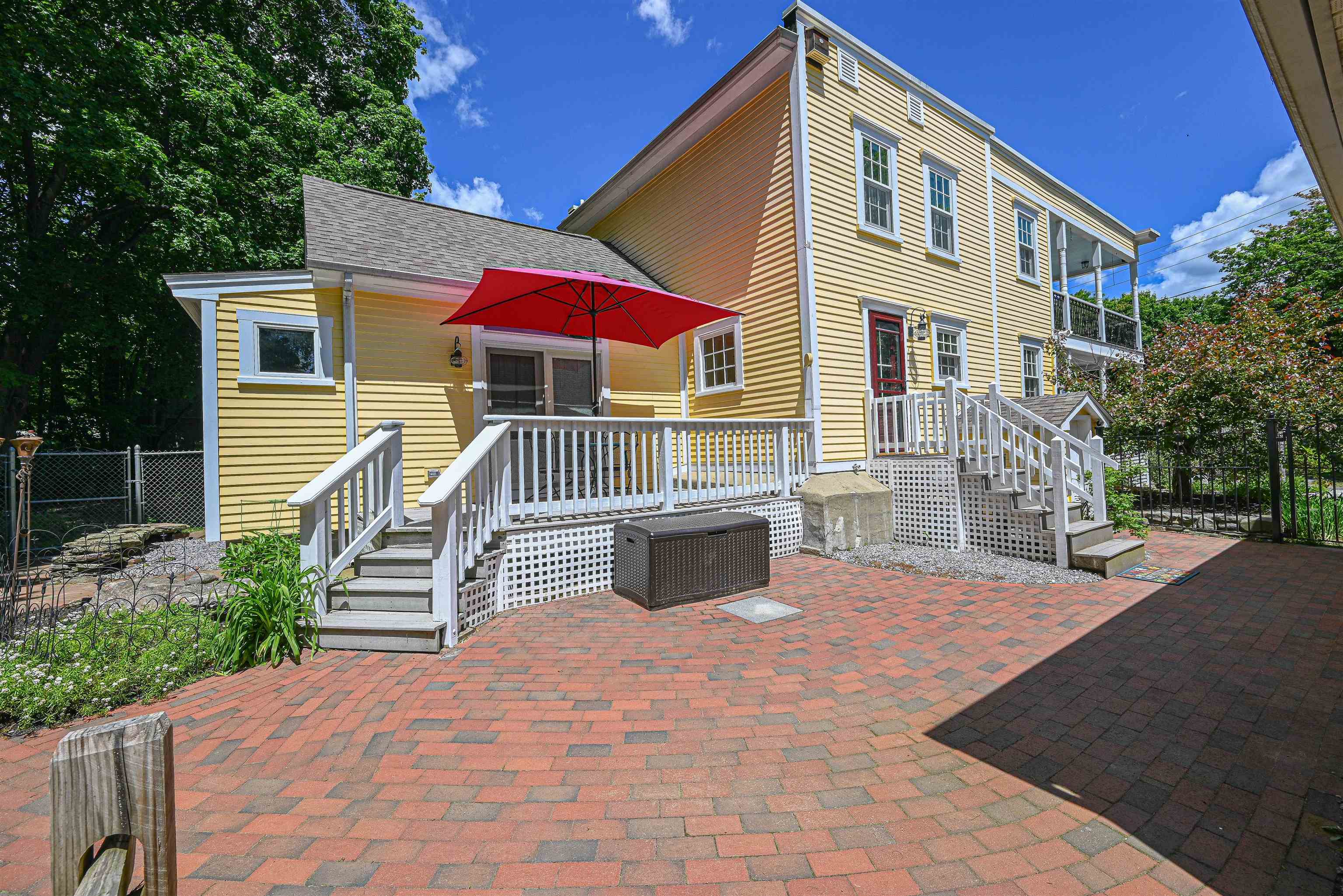 9 Lawes Avenue