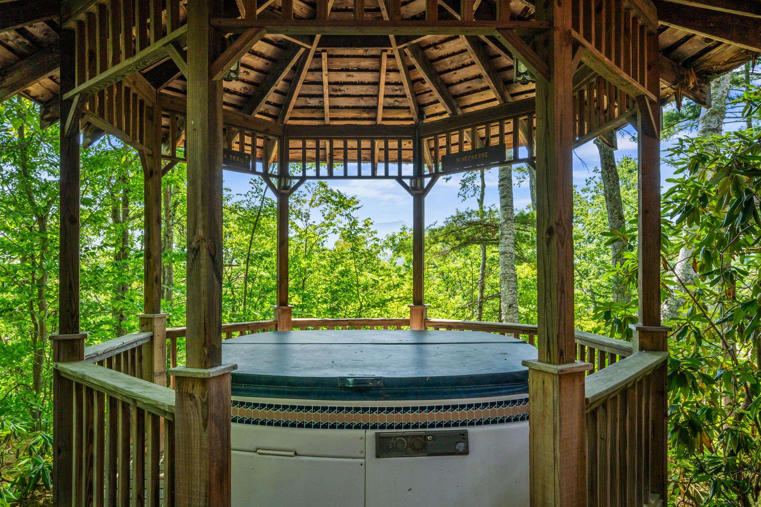 27 Moat Mountain Circle