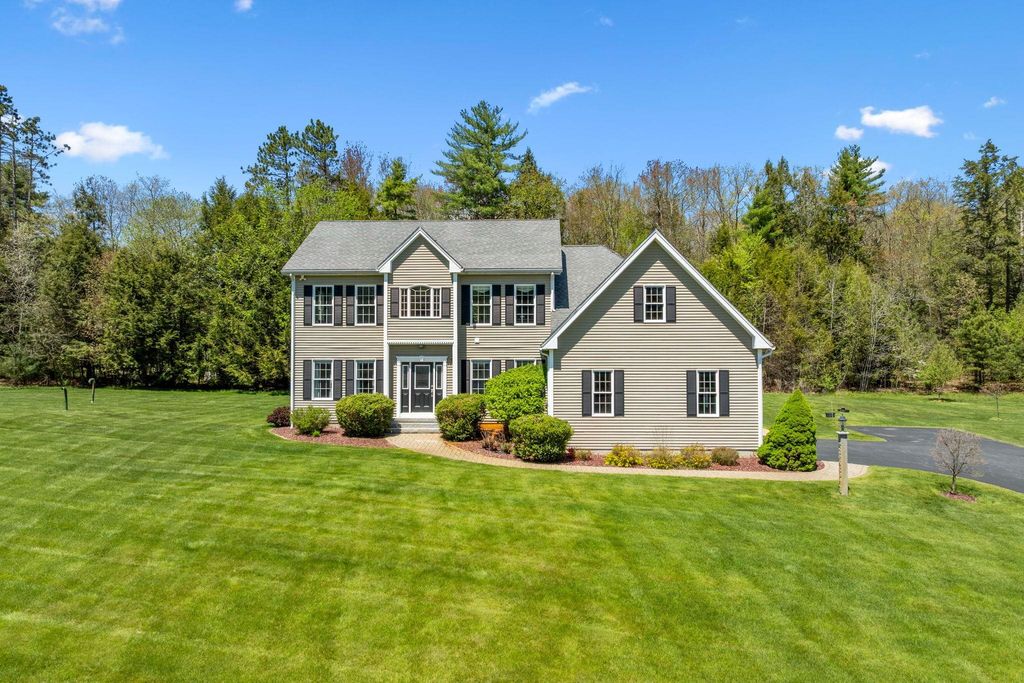 Photo of 17 Mcqueston Drive, Auburn, NH 03032 (MLS # 5090058)