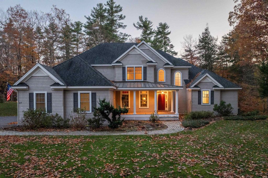 Photo of 27 Abenaukee Drive, Wolfeboro, NH 03894 (MLS # 5081035)