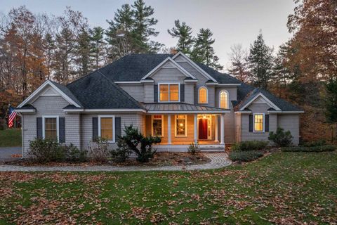 Photo of 27 Abenaukee Drive, Wolfeboro, NH 03894 (MLS # 5081035)