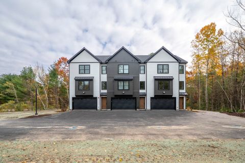 Photo of 14 Mohawk Drive, Londonderry, NH 03053 (MLS # 5067481)