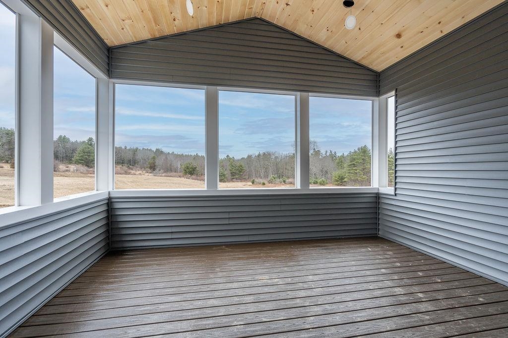 382 North River Road