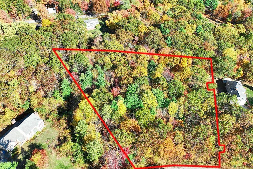 Photo of 15 Johns Drive, Hooksett, NH 03106 (MLS # 5067072)