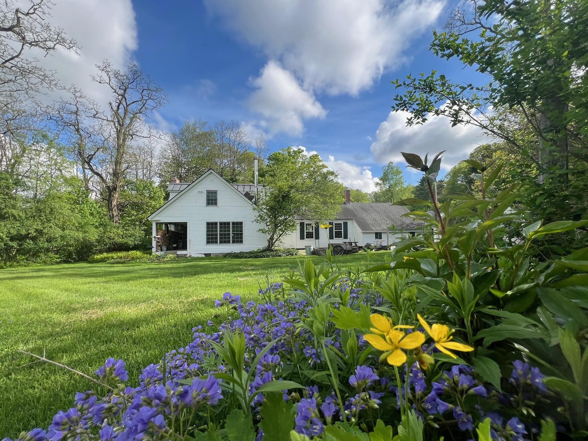 934 East West Road
