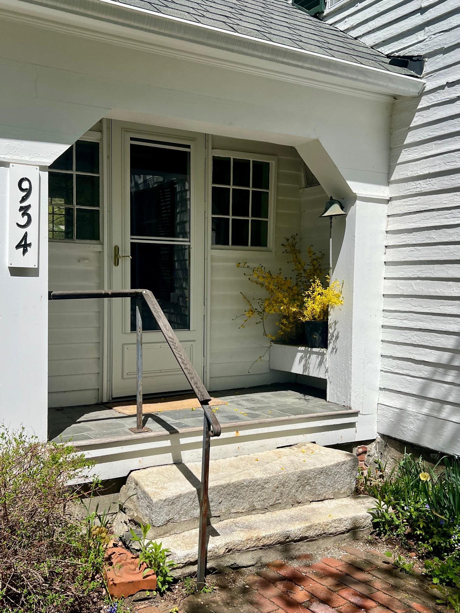 934 East West Road
