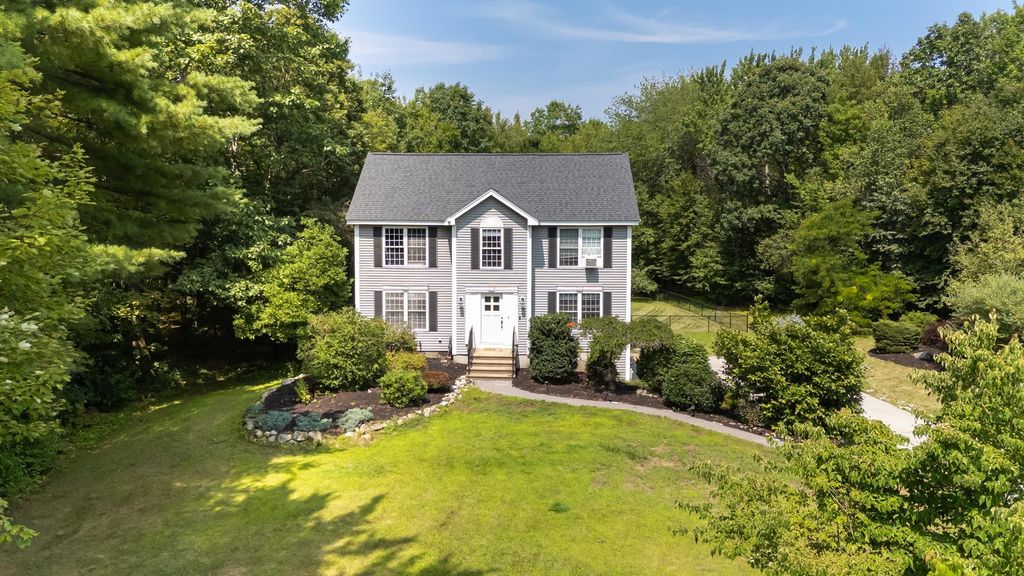 Photo of 15 Spruce Court, Hooksett, NH 03106 (MLS # 5060331)