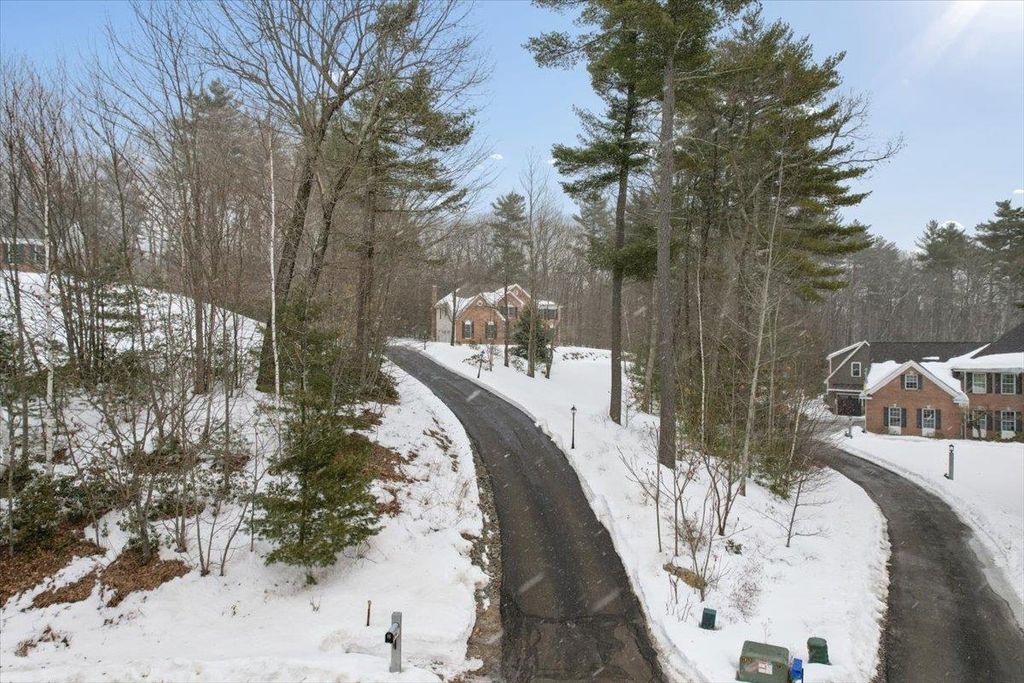 Photo of 14 Bills Way, Bedford, NH 03110 (MLS # 5078398)