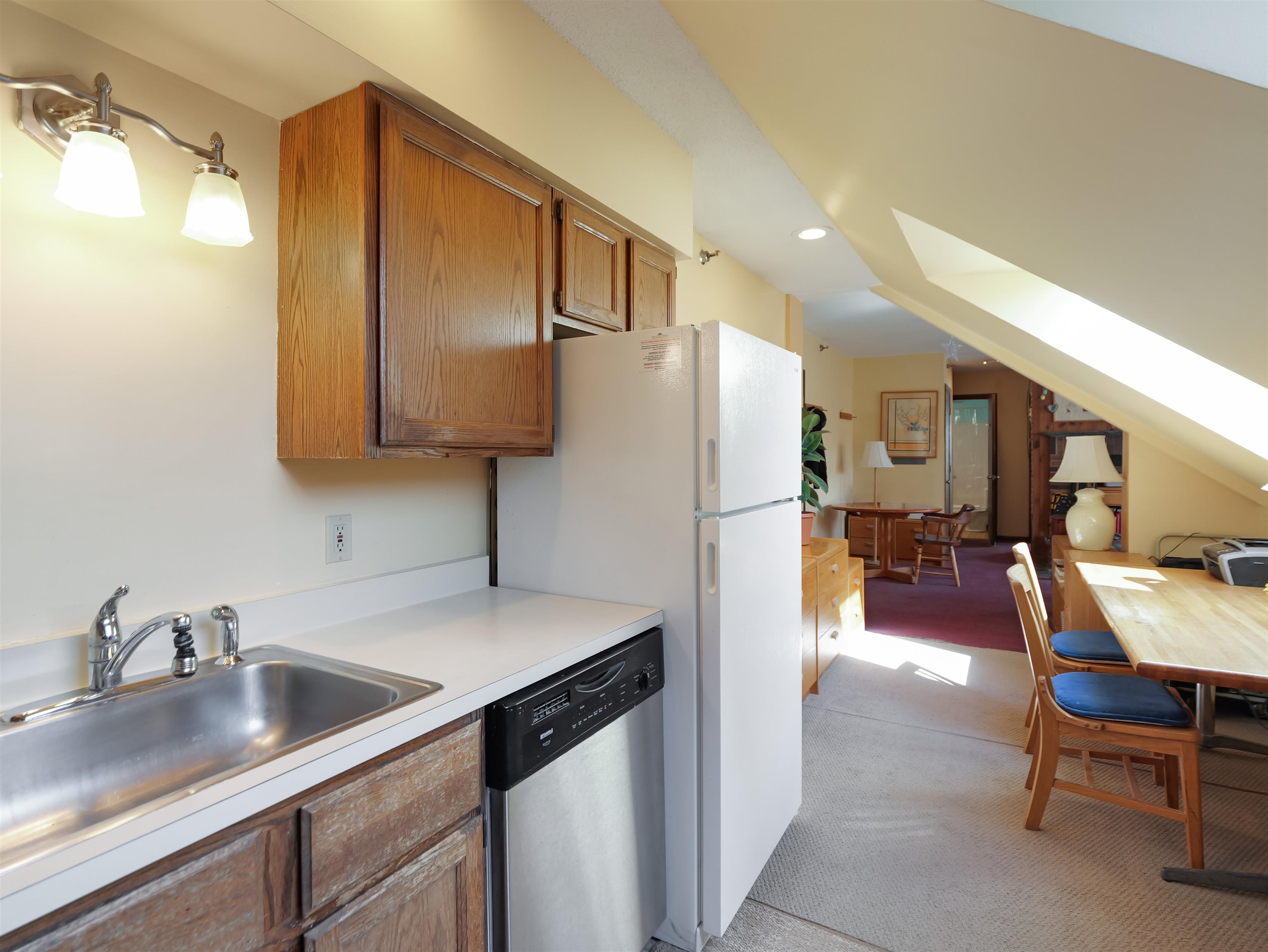 137 East Mountain Road 2G4