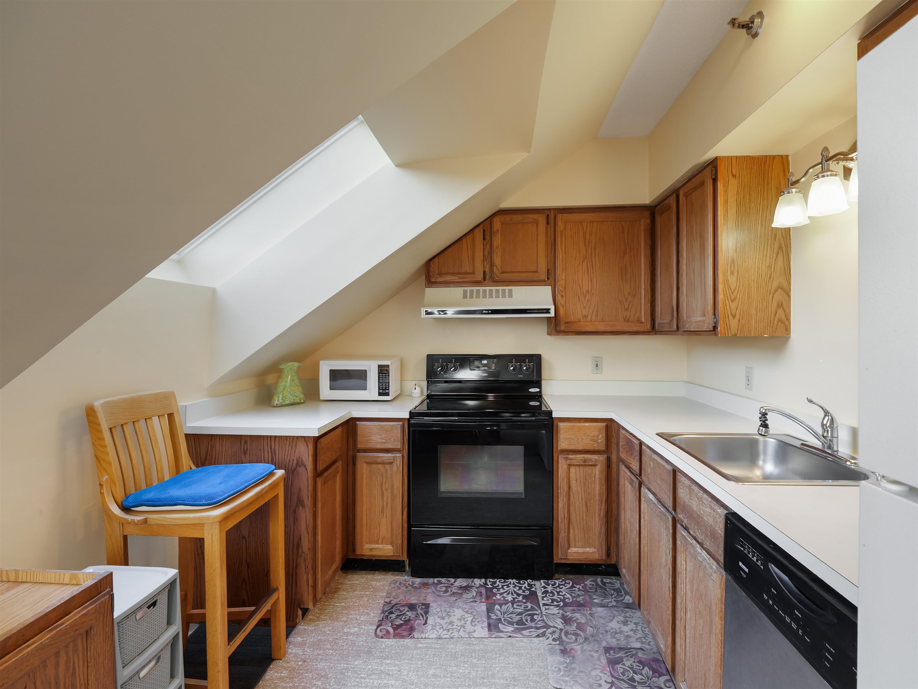 137 East Mountain Road 2G4