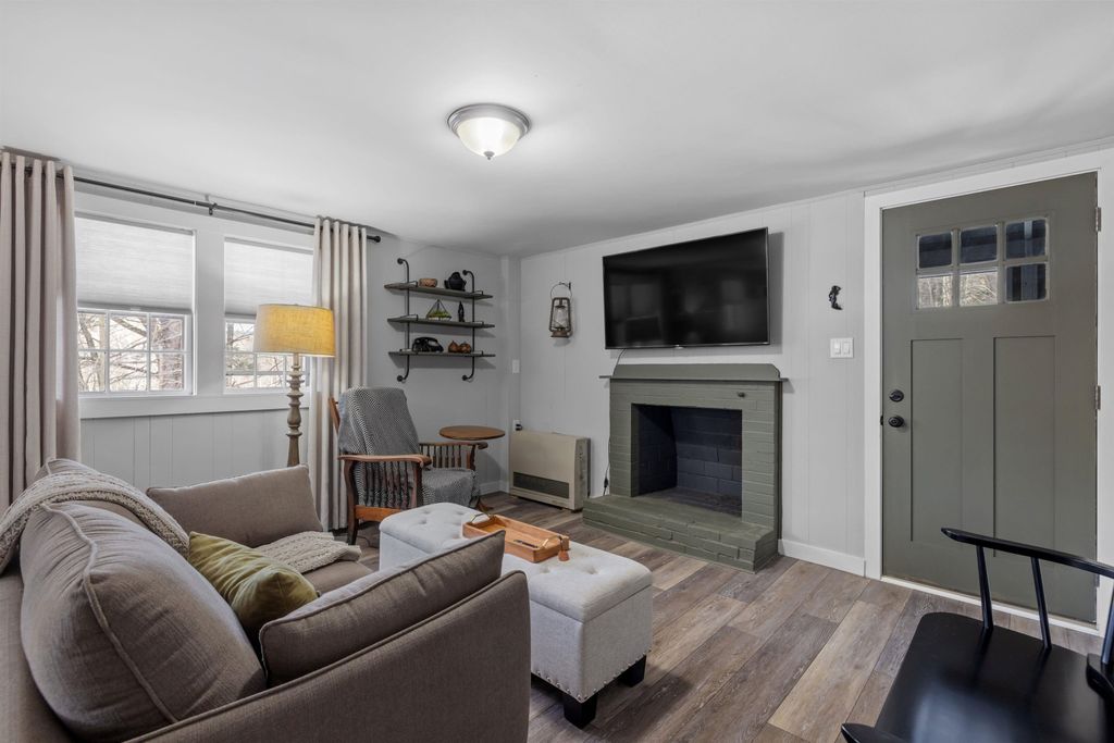 Photo of 31 Water Street #5, Bradford, NH 03221 (MLS # 5074119)