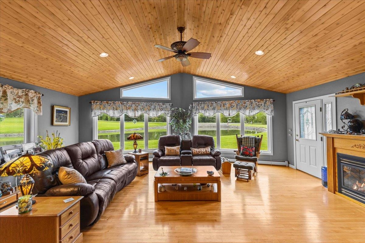 348 Maple Ridge