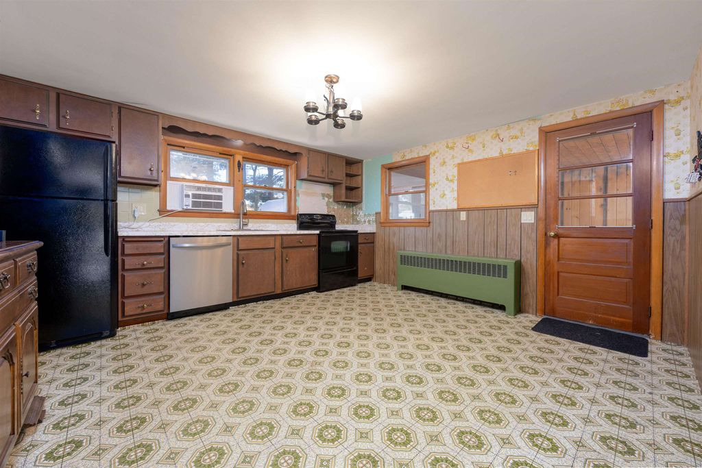 Photo of 2 Bishop Street, Merrimack, NH 03054 (MLS # 5064176)