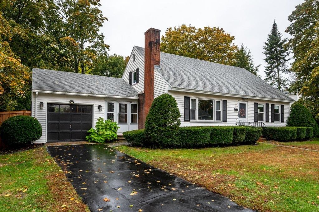 Photo of 7 McIntire Court, Rochester, NH 03867 (MLS # 5066872)