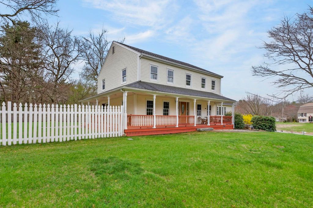 Photo of 2 Windsor Drive, Litchfield, NH 03052 (MLS # 5084367)