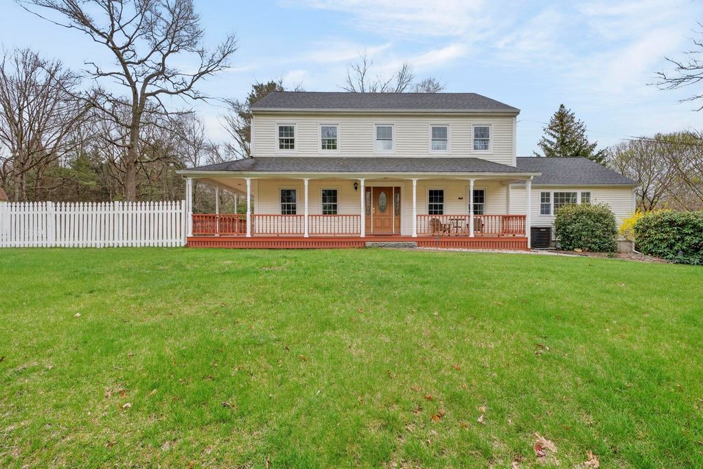 Photo of 2 Windsor Drive, Litchfield, NH 03052 (MLS # 5084367)