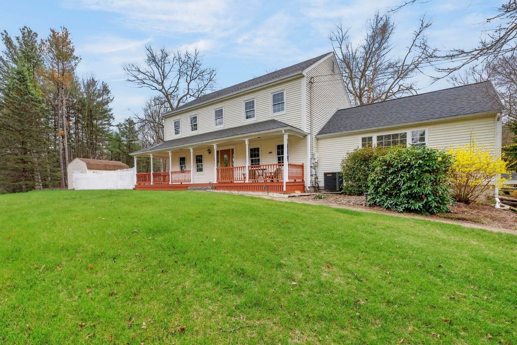 Photo of 2 Windsor Drive, Litchfield, NH 03052 (MLS # 5084367)