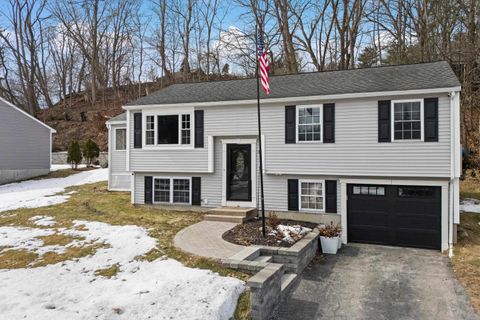 Photo of 32 Syracuse Road, Nashua, NH 03064 (MLS # 5081971)