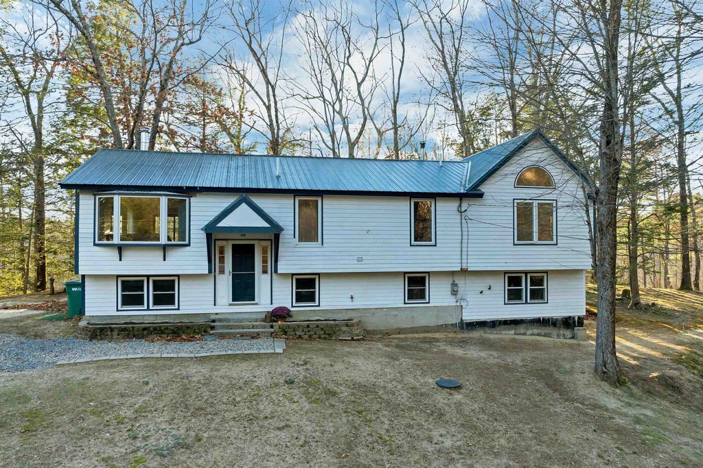 Photo of 7 Phoenix Drive, Kingston, NH 03848 (MLS # 5070200)