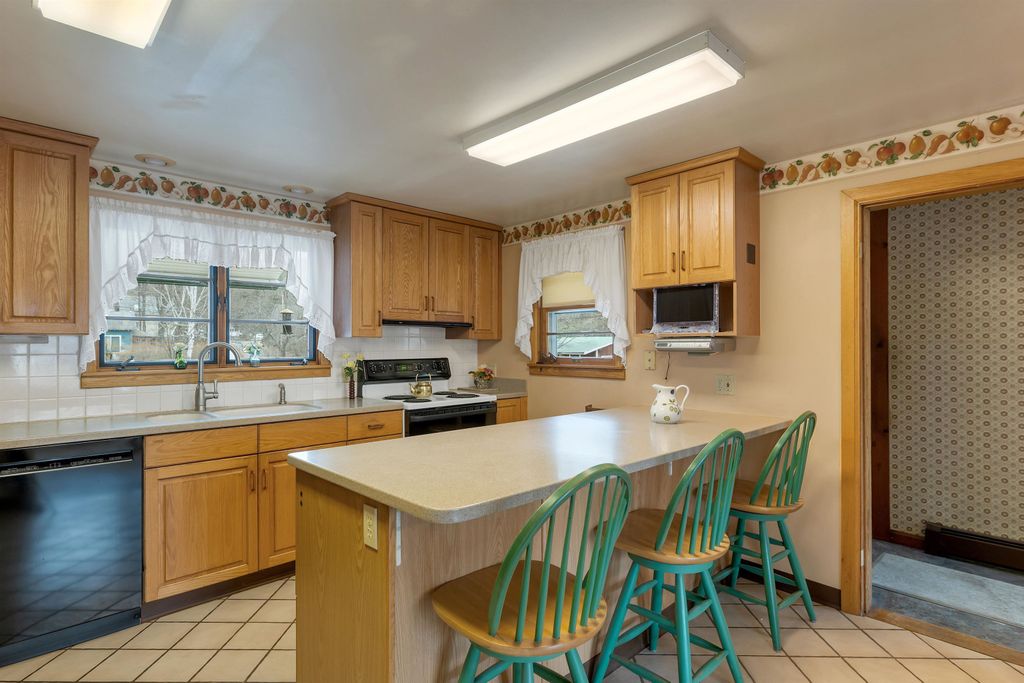 Photo of 136 George Street, Keene, NH 03431 (MLS # 5080097)