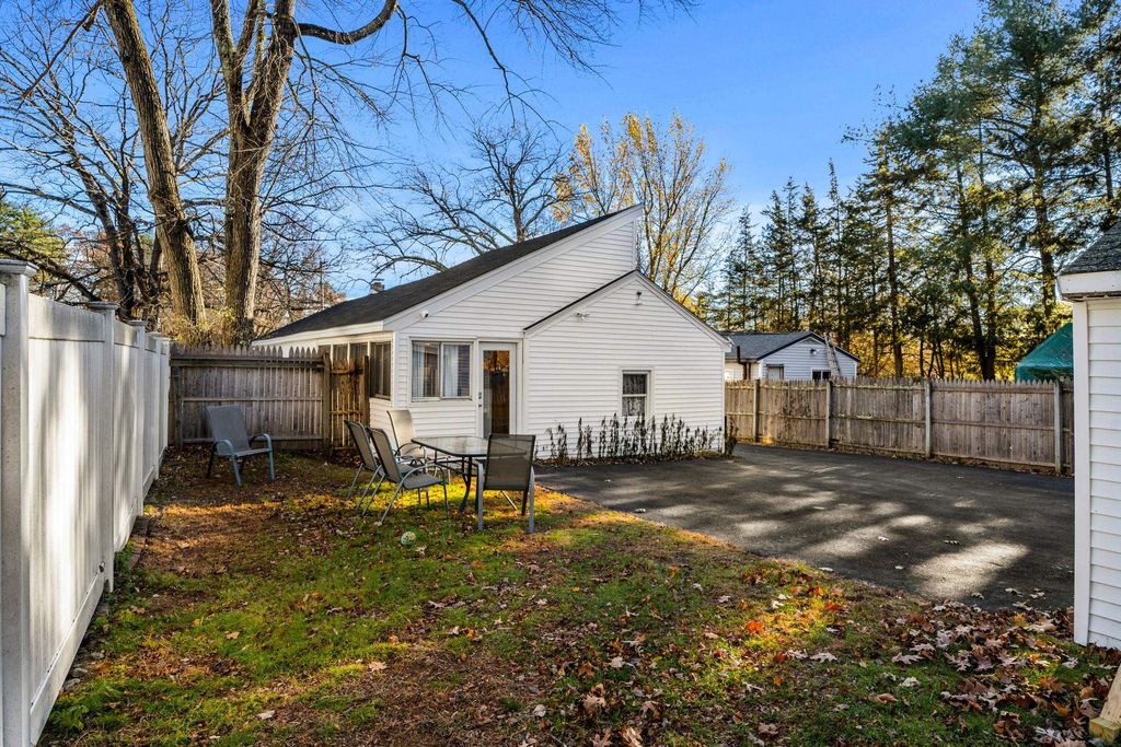 Photo of 239 Broad Street, Nashua, NH 03063 (MLS # 5070311)