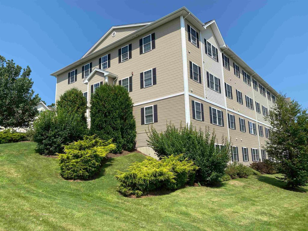 Photo of 30 Sentinel Court #L08, Manchester, NH 03104 (MLS # 5062974)