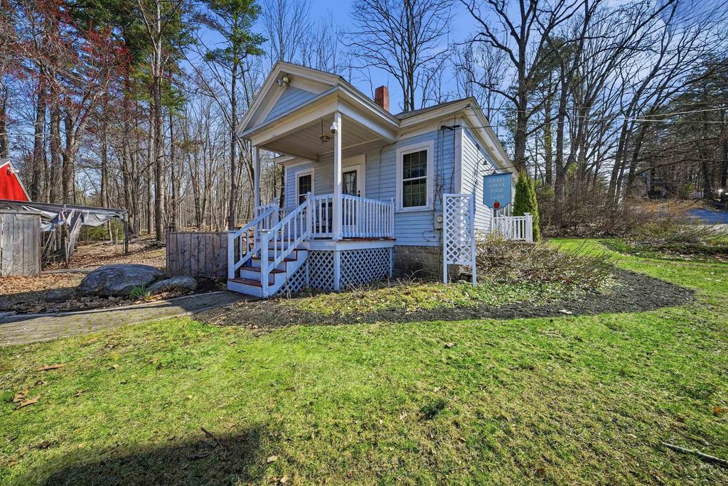 Photo of 4 Kilrea Road, Derry, NH 03038 (MLS # 5083543)