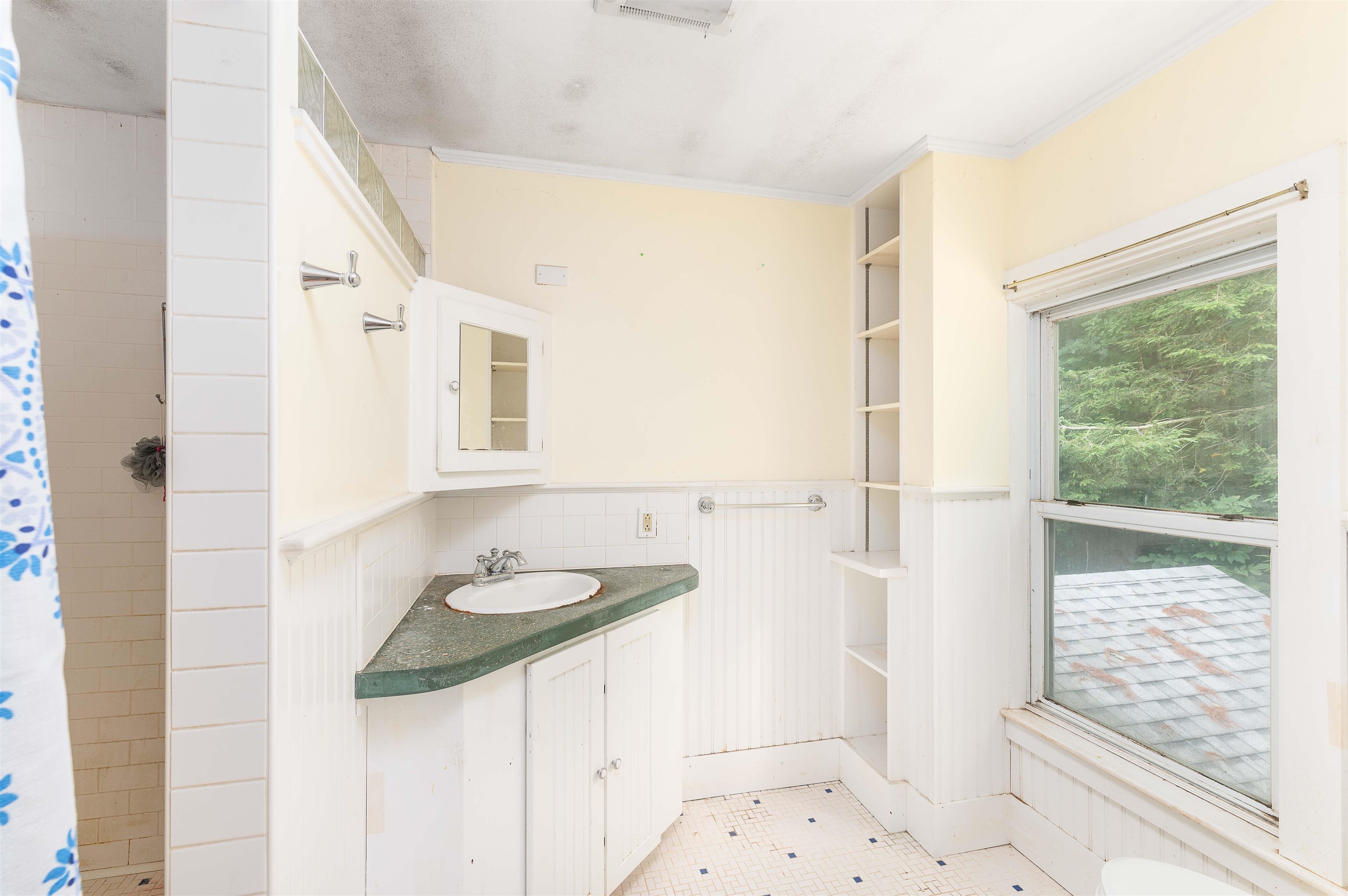 Shelburne, New Hampshire 03581, United States, 4 Bedrooms Bedrooms, ,3 BathroomsBathrooms,Residential,Pending,139520