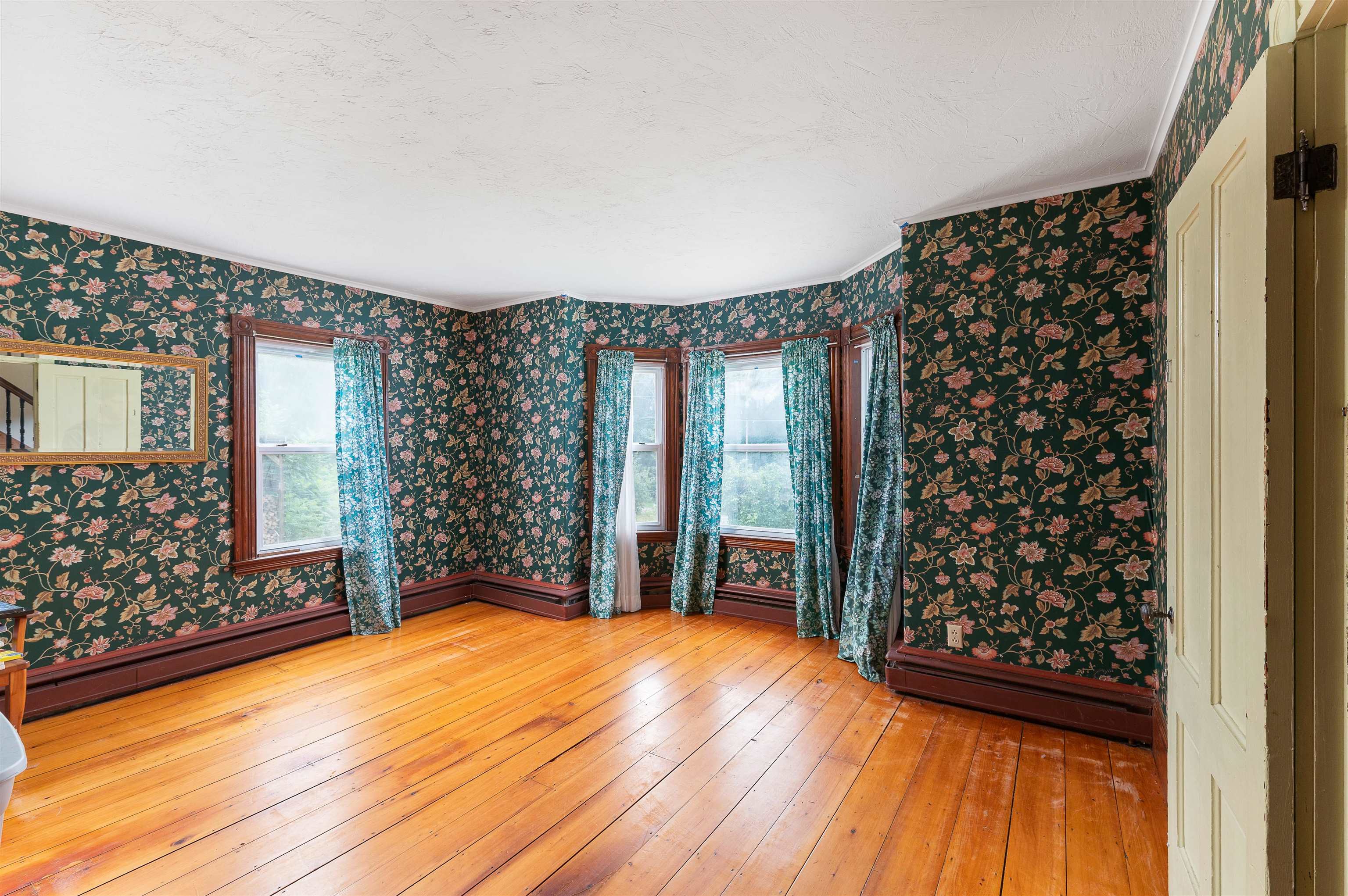 Shelburne, New Hampshire 03581, United States, 4 Bedrooms Bedrooms, ,3 BathroomsBathrooms,Residential,Pending,139520