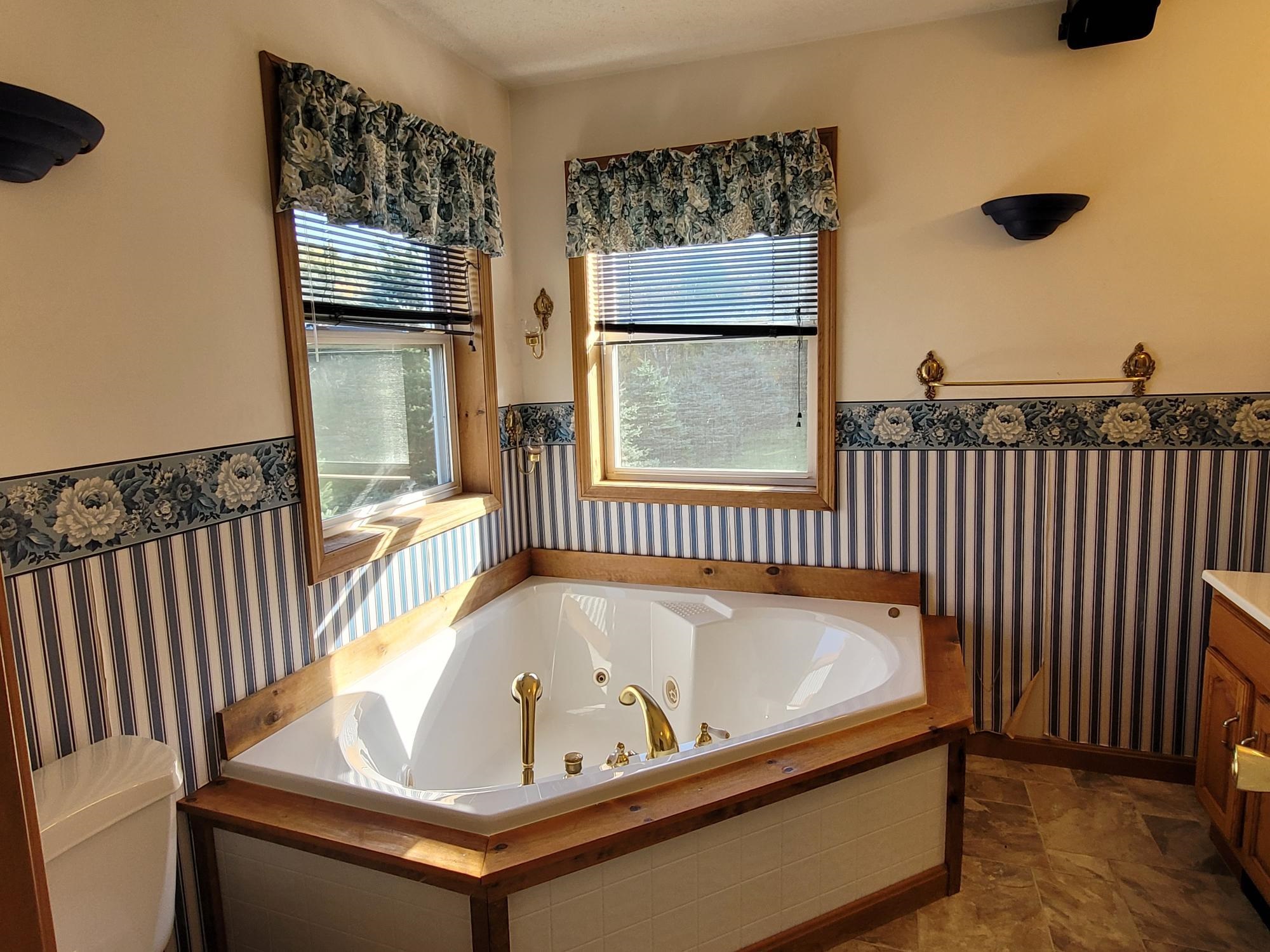 Colchester, Vermont 05446, United States, 3 Bedrooms Bedrooms, ,3 BathroomsBathrooms,Residential,Pending,24598