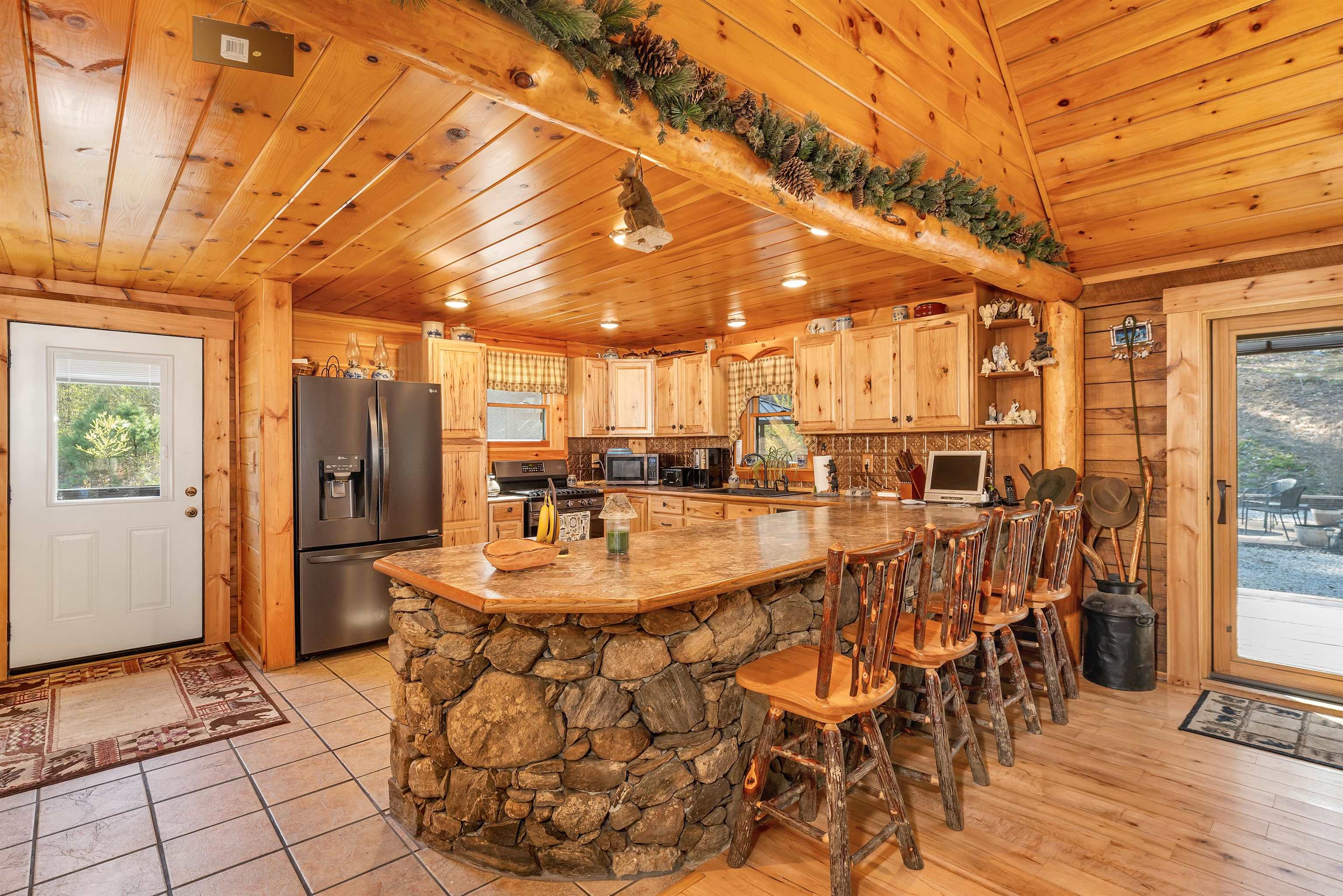 Raymond, New Hampshire 03077, United States, 3 Bedrooms Bedrooms, ,2 BathroomsBathrooms,Residential,Pending,121500