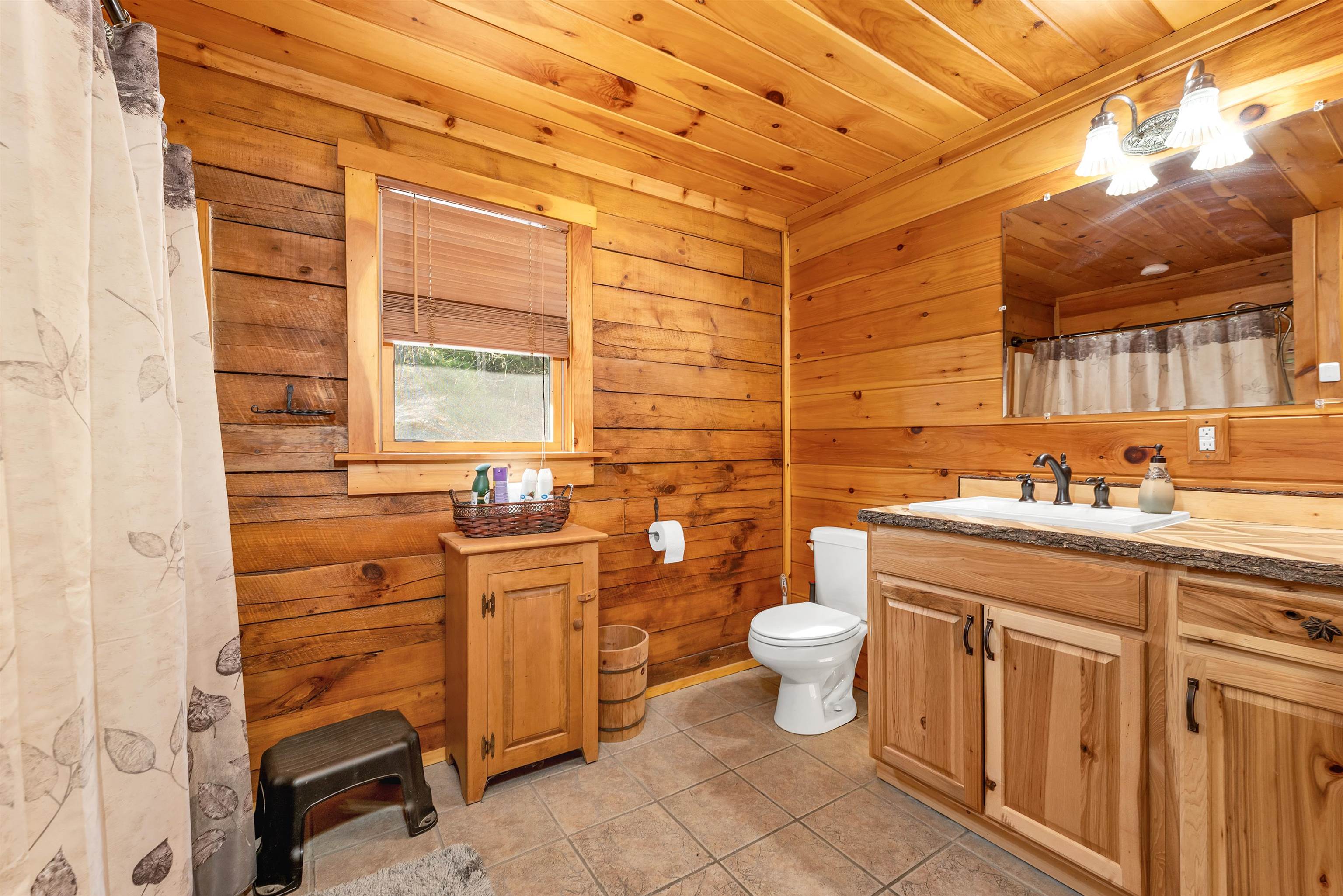 Raymond, New Hampshire 03077, United States, 3 Bedrooms Bedrooms, ,2 BathroomsBathrooms,Residential,Pending,121500