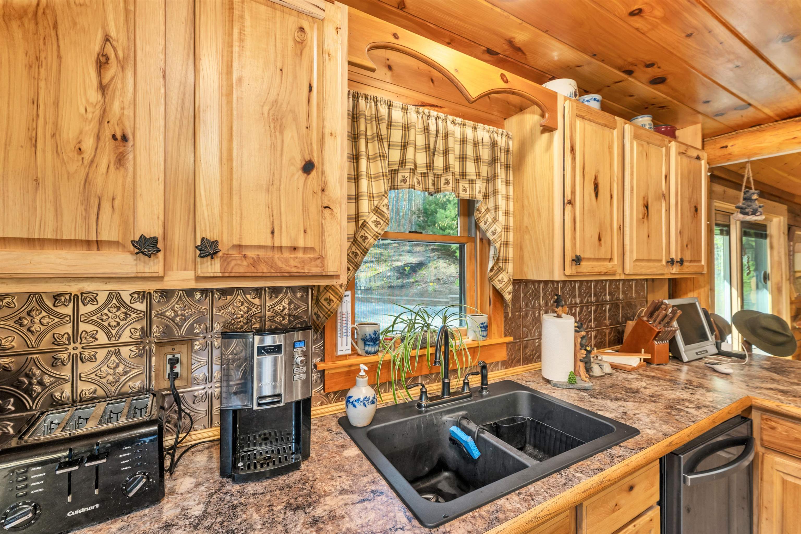 Raymond, New Hampshire 03077, United States, 3 Bedrooms Bedrooms, ,2 BathroomsBathrooms,Residential,Pending,121500