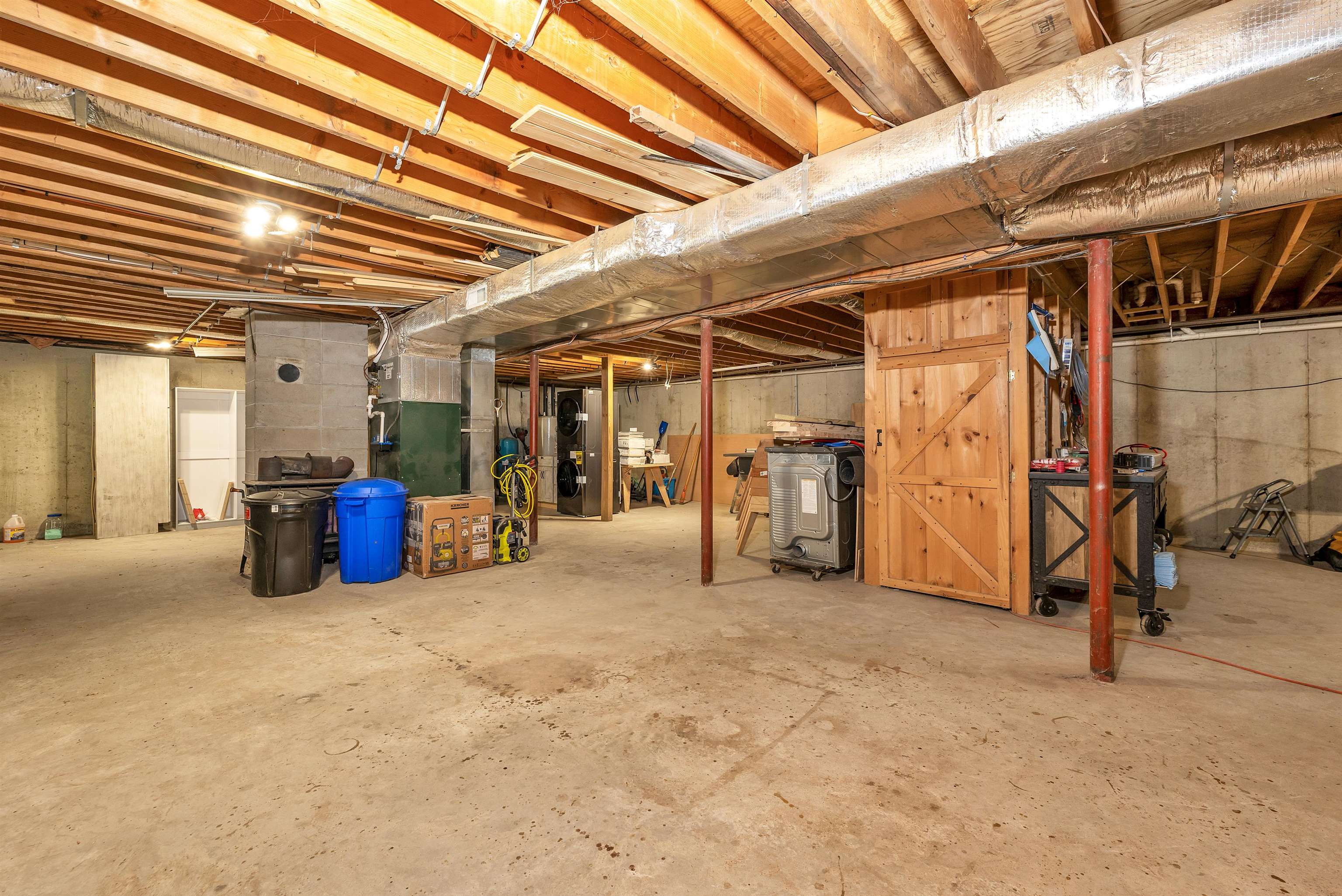 Raymond, New Hampshire 03077, United States, 3 Bedrooms Bedrooms, ,2 BathroomsBathrooms,Residential,Pending,121500