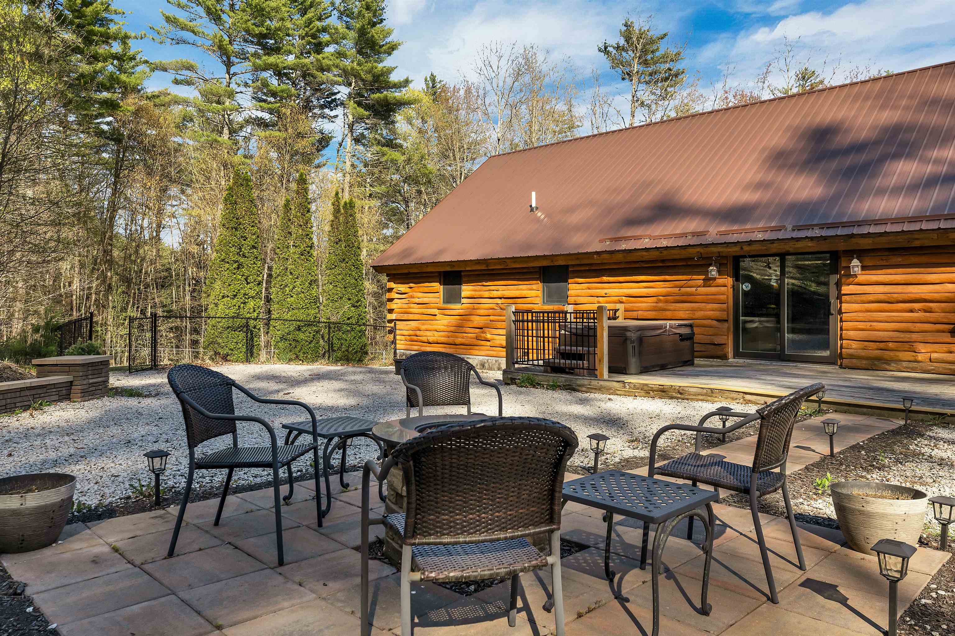 Raymond, New Hampshire 03077, United States, 3 Bedrooms Bedrooms, ,2 BathroomsBathrooms,Residential,Pending,121500