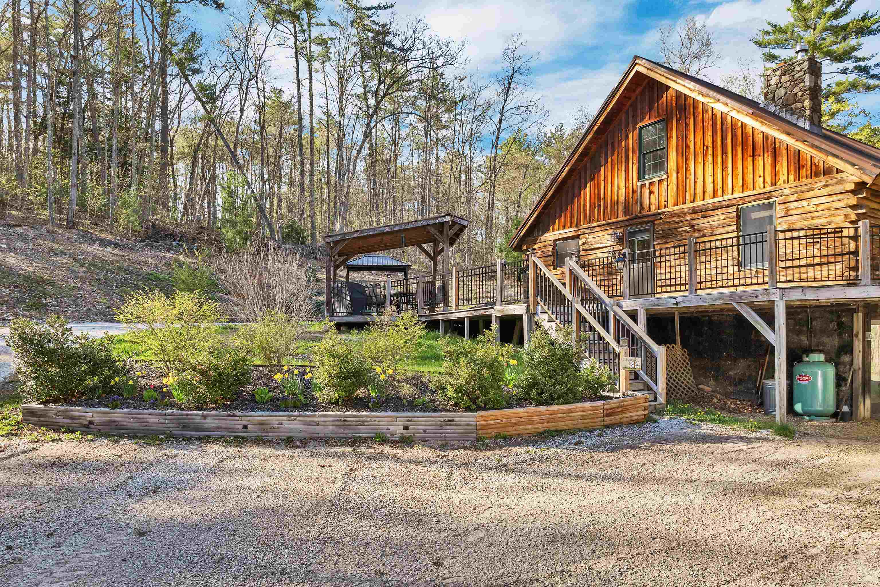 Raymond, New Hampshire 03077, United States, 3 Bedrooms Bedrooms, ,2 BathroomsBathrooms,Residential,Pending,121500