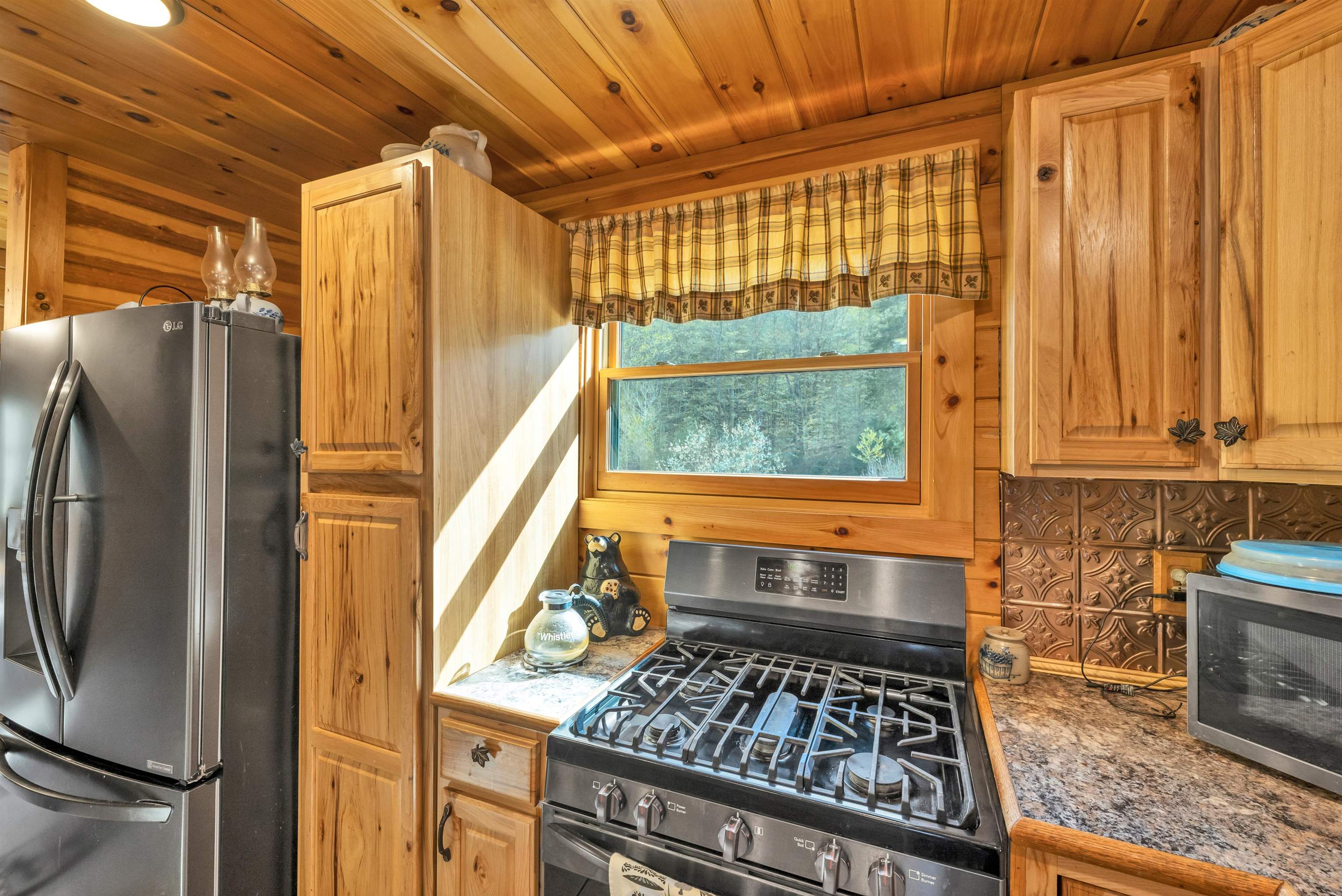 Raymond, New Hampshire 03077, United States, 3 Bedrooms Bedrooms, ,2 BathroomsBathrooms,Residential,Pending,121500