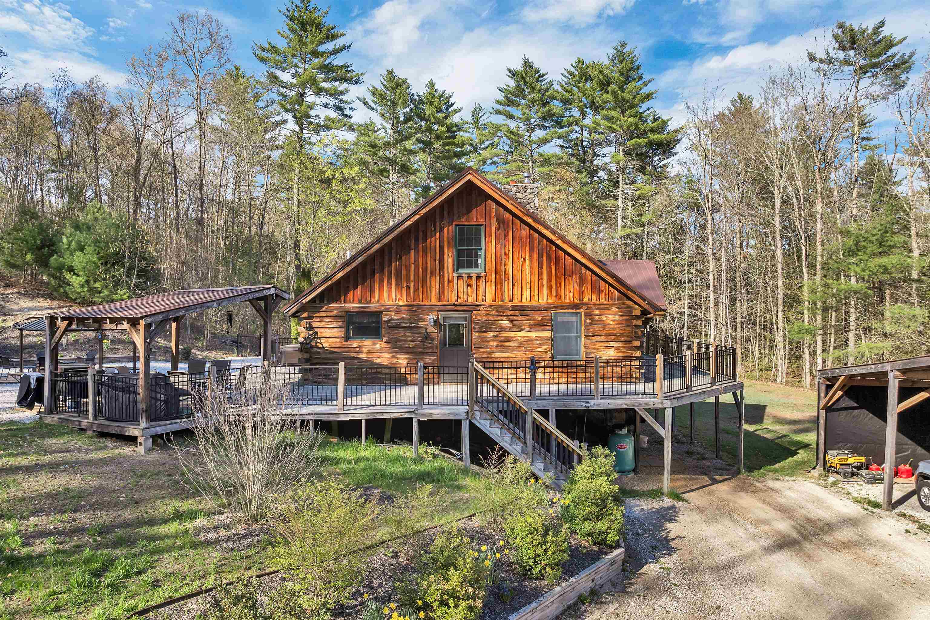 Raymond, New Hampshire 03077, United States, 3 Bedrooms Bedrooms, ,2 BathroomsBathrooms,Residential,Pending,121500