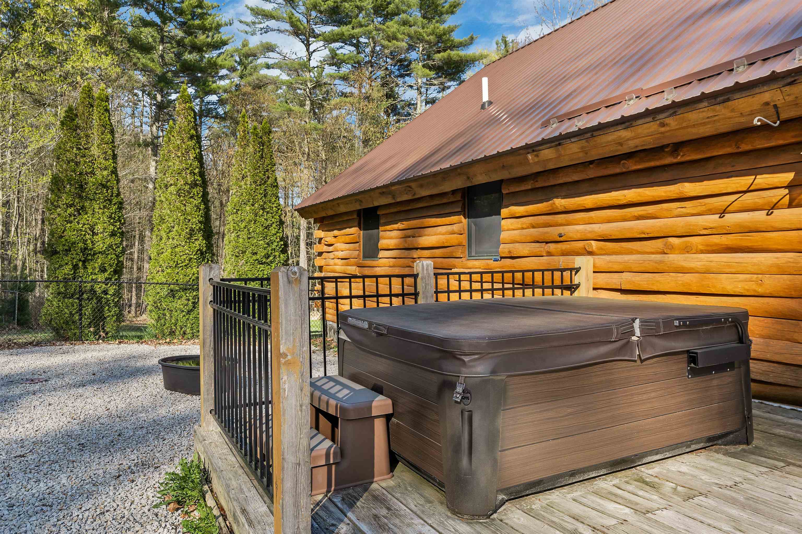 Raymond, New Hampshire 03077, United States, 3 Bedrooms Bedrooms, ,2 BathroomsBathrooms,Residential,Pending,121500