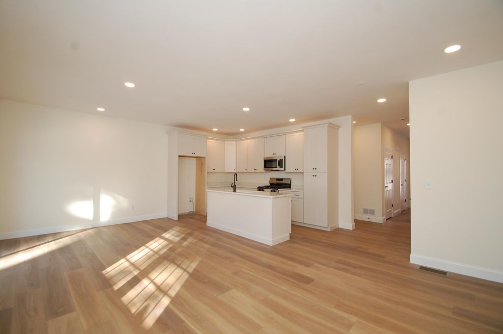 Photo of 3 Dearborn Circle, Goffstown, NH 03045 (MLS # 5067977)