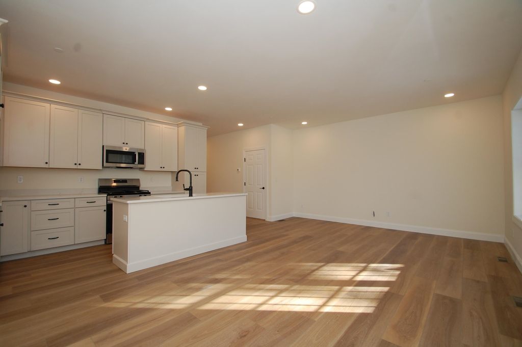 Photo of 3 Dearborn Circle, Goffstown, NH 03045 (MLS # 5067977)