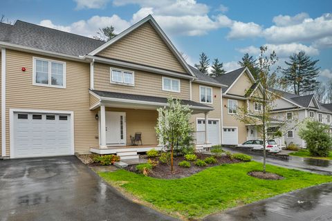 238 Woodview Way Manchester NH 03102
