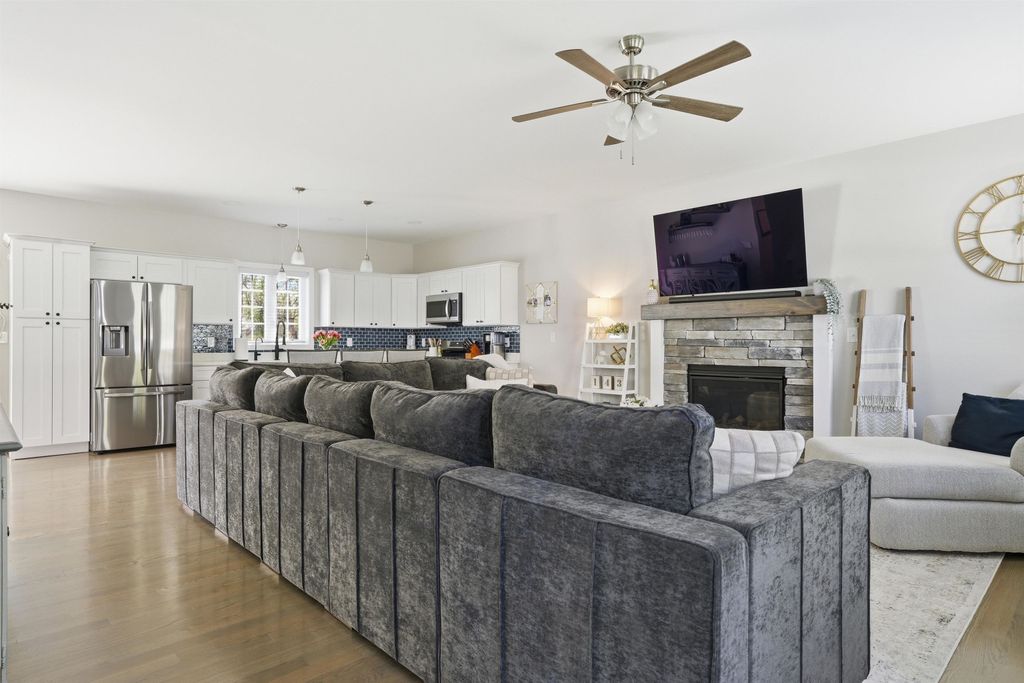 Photo of 119 Westwood Drive, Nashua, NH 03062 (MLS # 5087917)