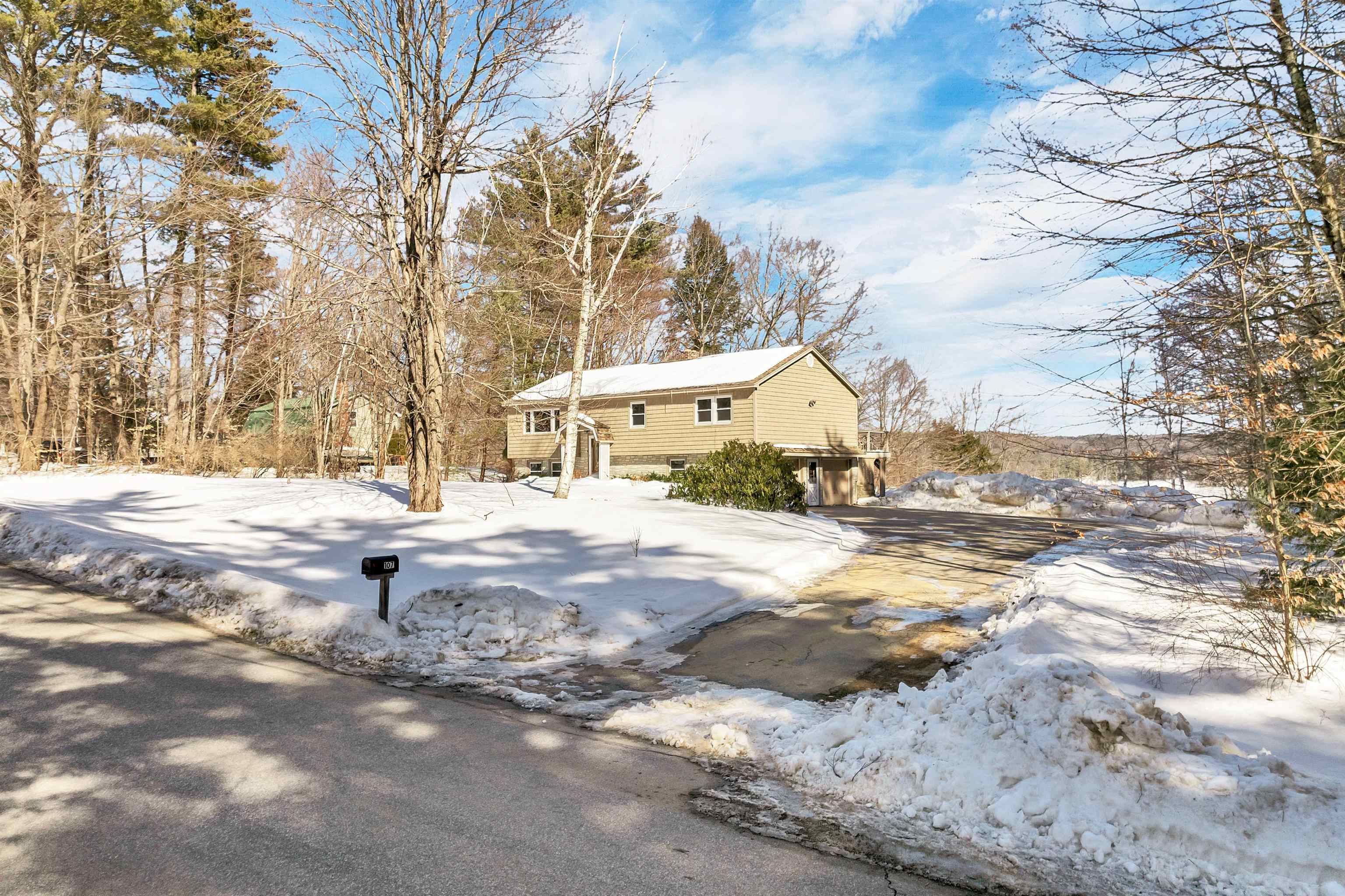 Gilmanton, New Hampshire 03237, United States, 3 Bedrooms Bedrooms, ,3 BathroomsBathrooms,Residential,Pending,82470