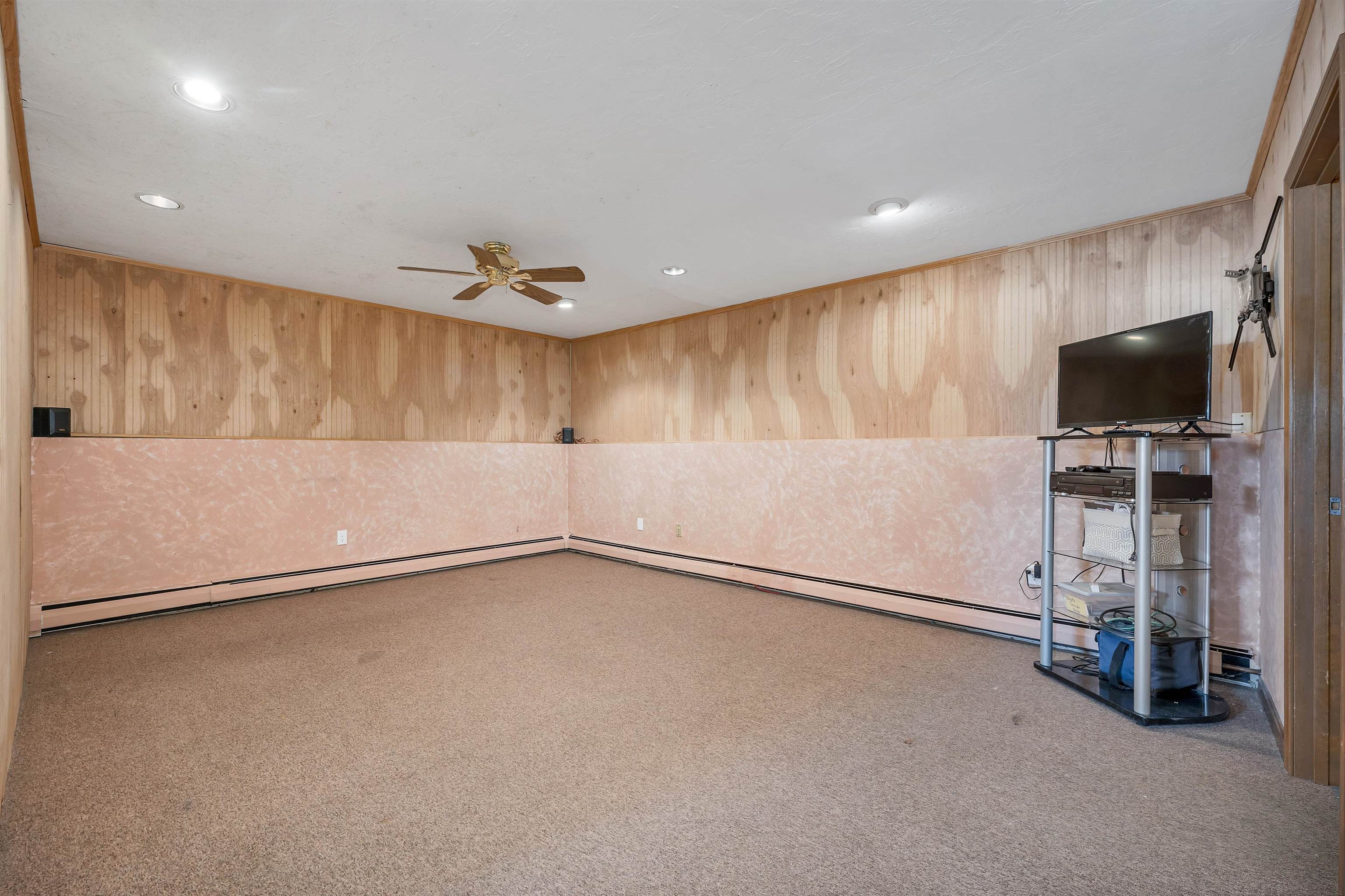 Gilmanton, New Hampshire 03237, United States, 3 Bedrooms Bedrooms, ,3 BathroomsBathrooms,Residential,Pending,82470