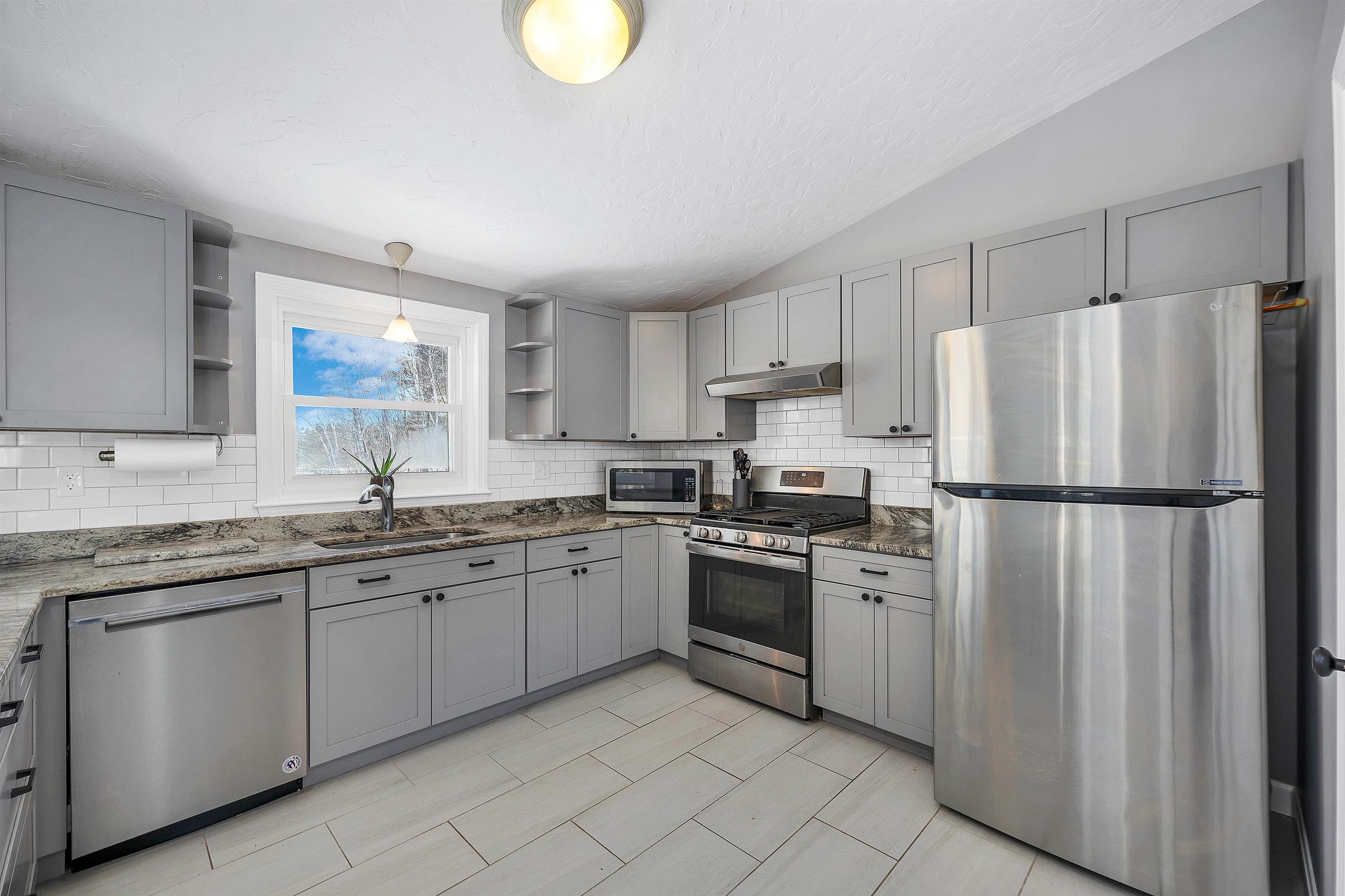 Gilmanton, New Hampshire 03237, United States, 3 Bedrooms Bedrooms, ,3 BathroomsBathrooms,Residential,Pending,82470