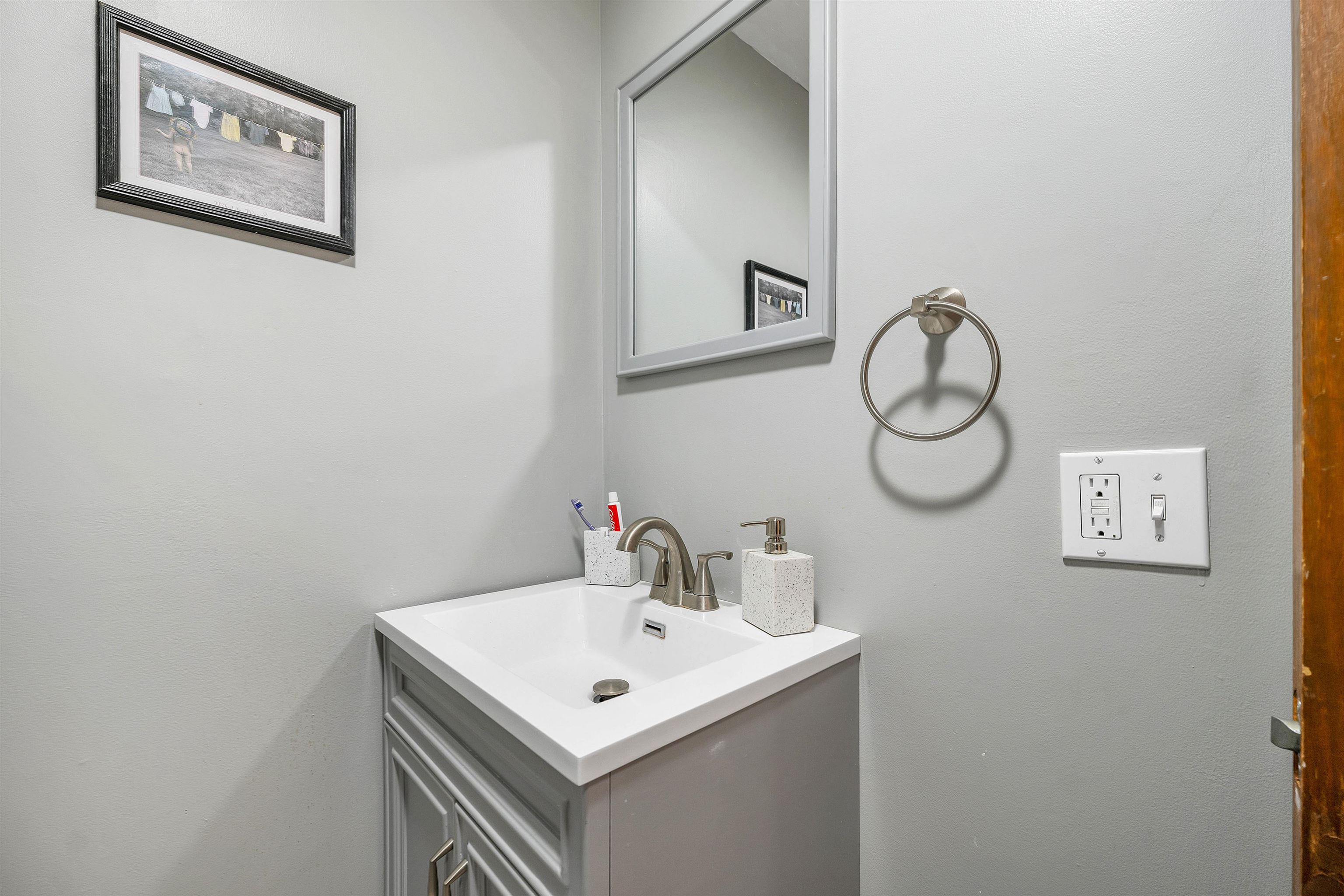 Gilmanton, New Hampshire 03237, United States, 3 Bedrooms Bedrooms, ,3 BathroomsBathrooms,Residential,Pending,82470