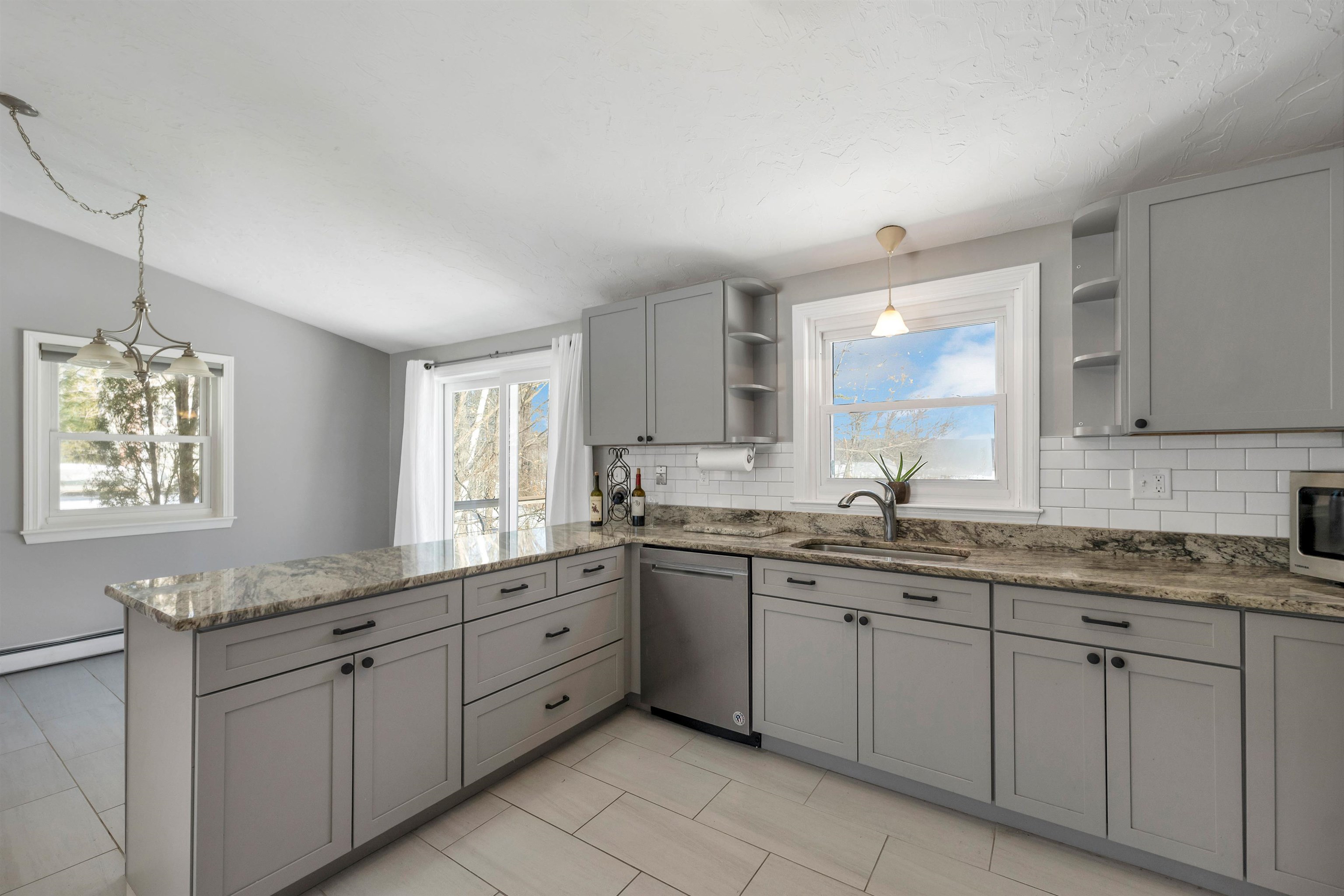 Gilmanton, New Hampshire 03237, United States, 3 Bedrooms Bedrooms, ,3 BathroomsBathrooms,Residential,Pending,82470